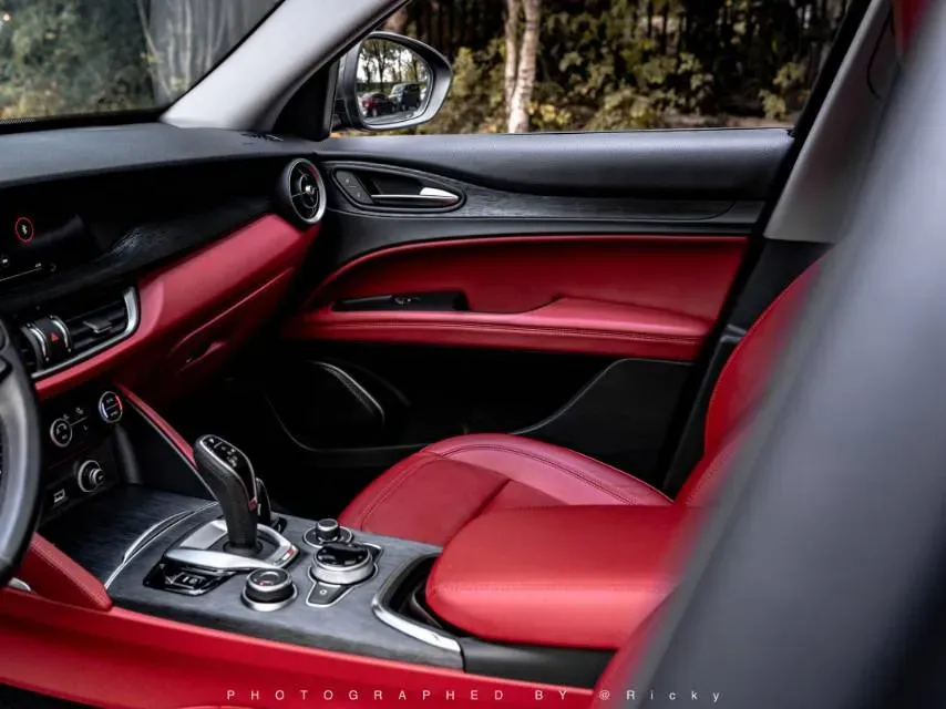 2020 Alfa Romeo Stelvio 2.0T 280HP L4 8AT,autocango,china used car exporter,china ev exporter,chinese used car exporter,chinese used ev exporter