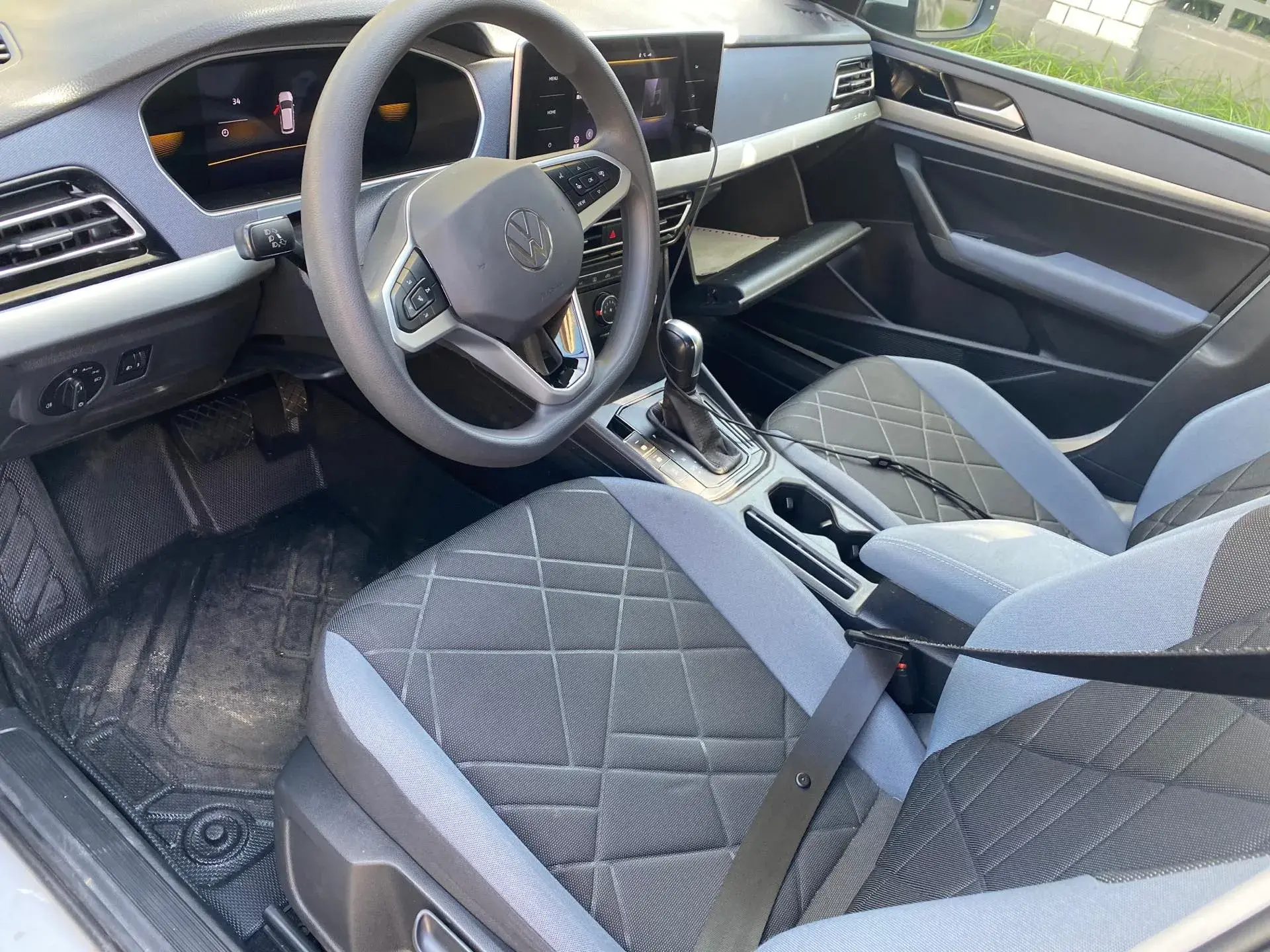 2023 VOLKSWAGEN LAVIDA thumbnail 3