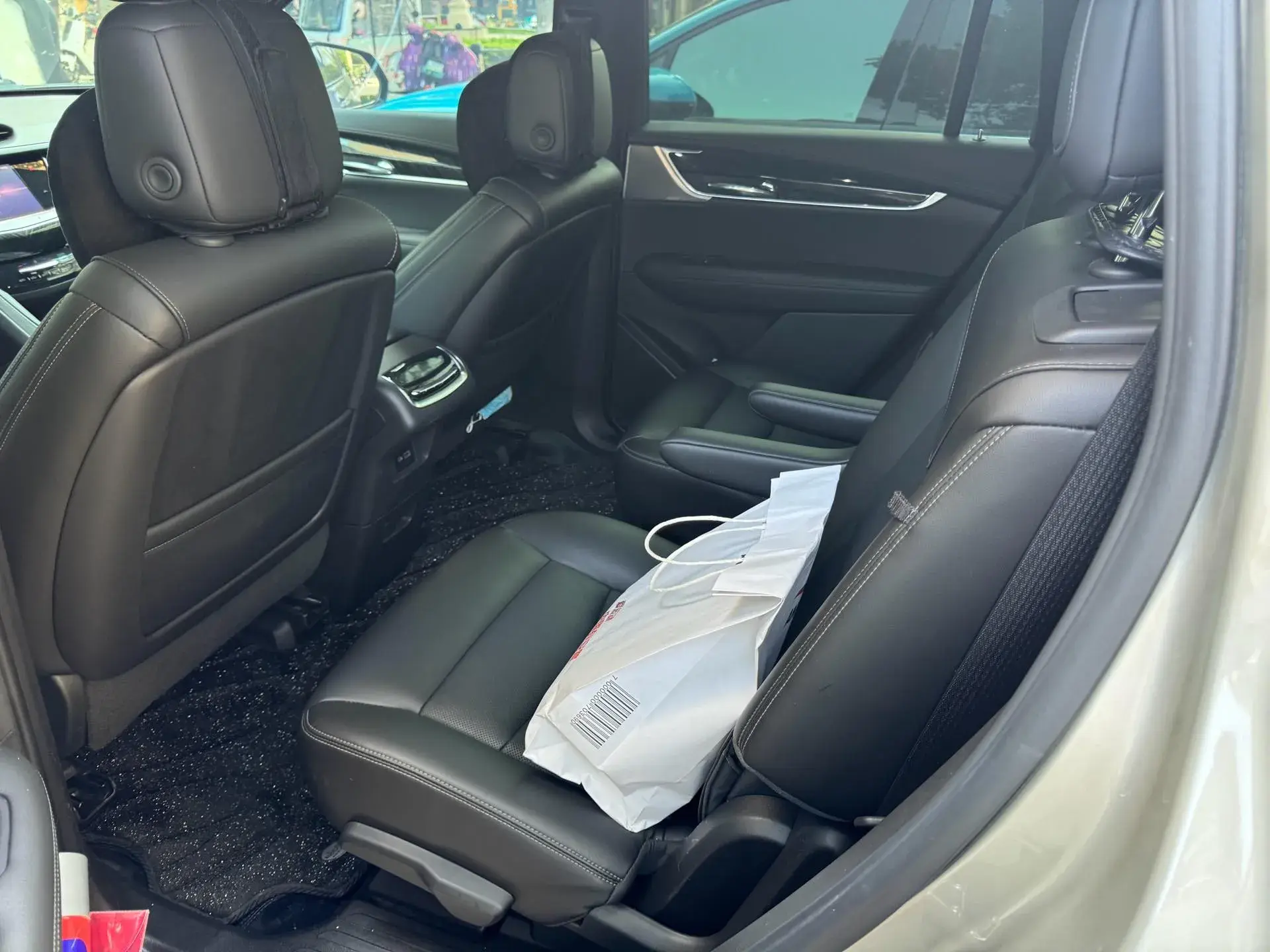 2021 CADILLAC XT6 thumbnail 4