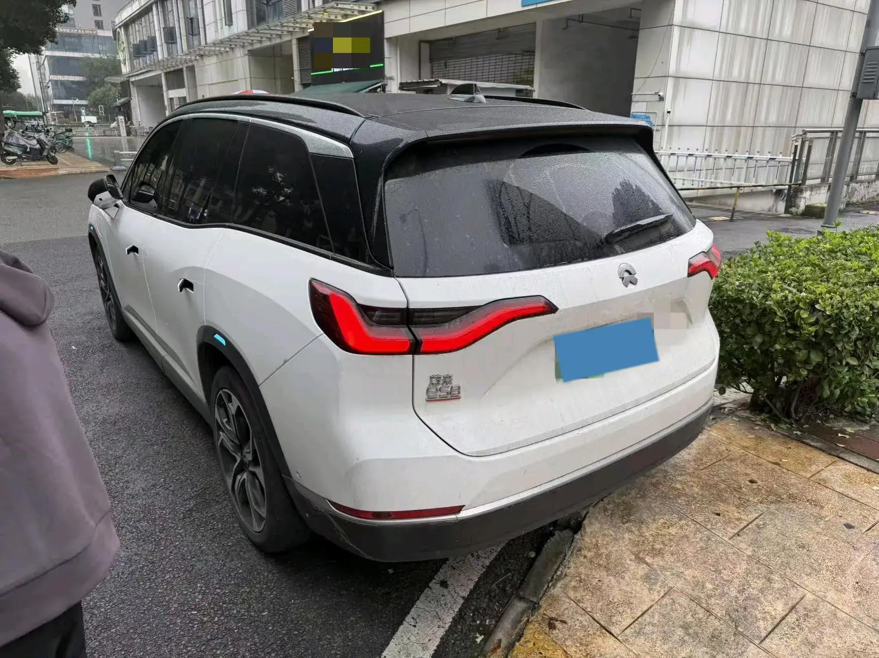 2020 NIO ES8 thumbnail 4