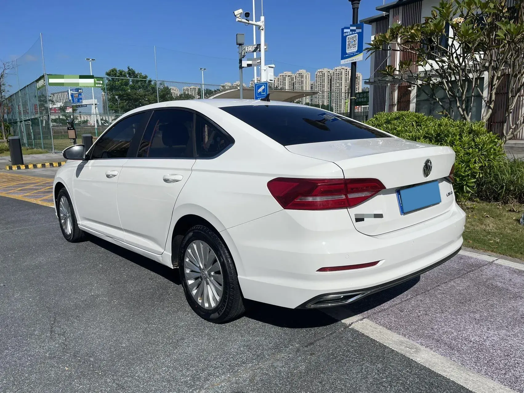 2018 VOLKSWAGEN LAVIDA thumbnail 3