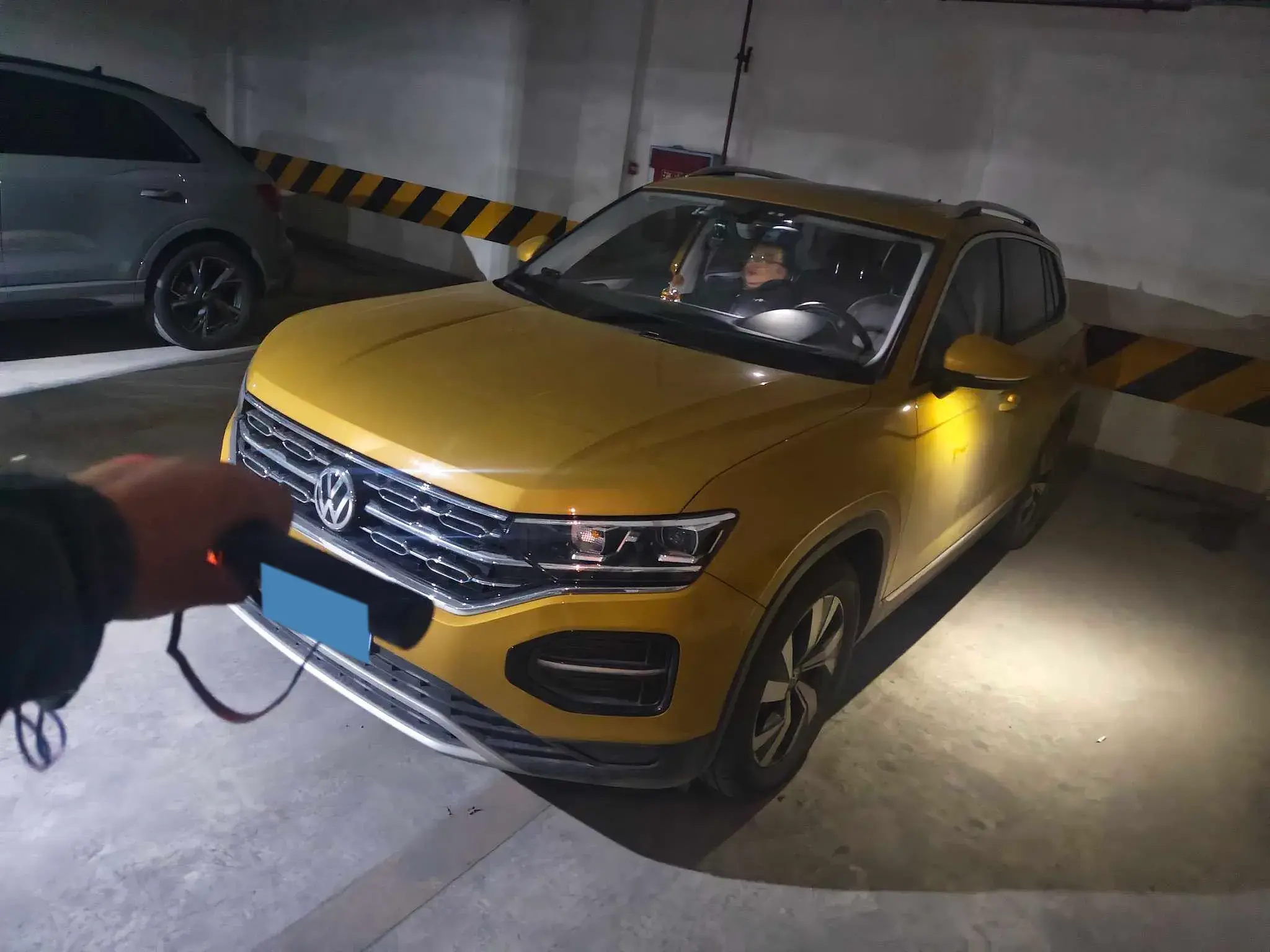 2019 VOLKSWAGEN TAYRON view 1