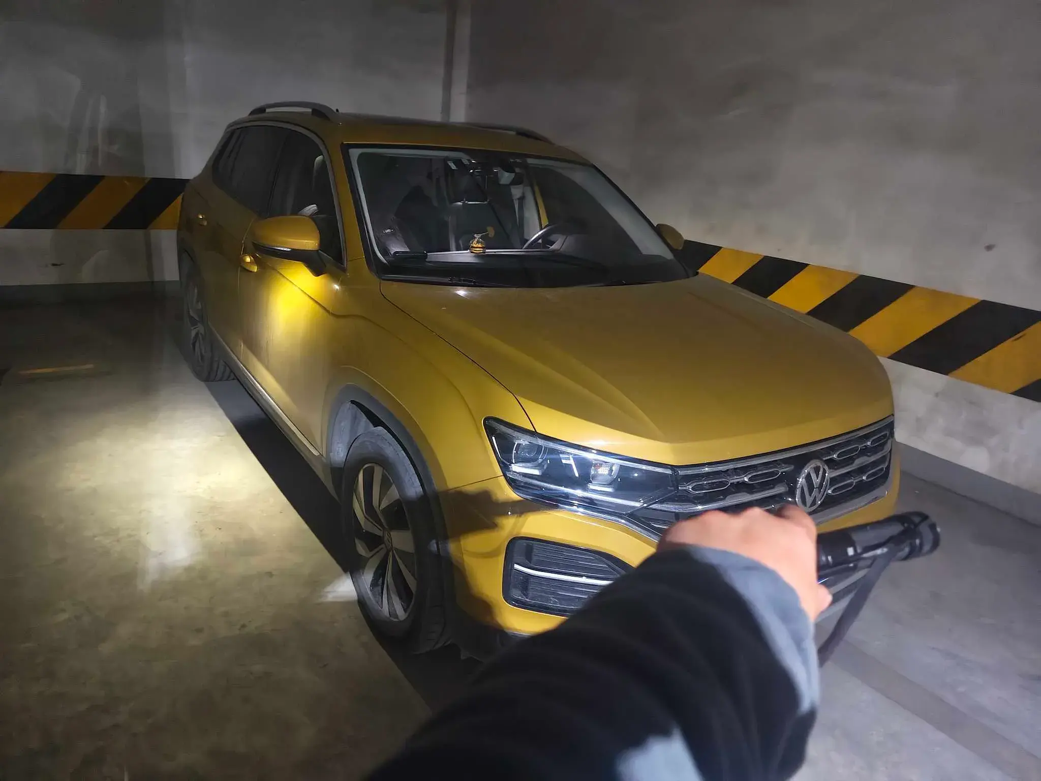 2019 VOLKSWAGEN TAYRON thumbnail 2