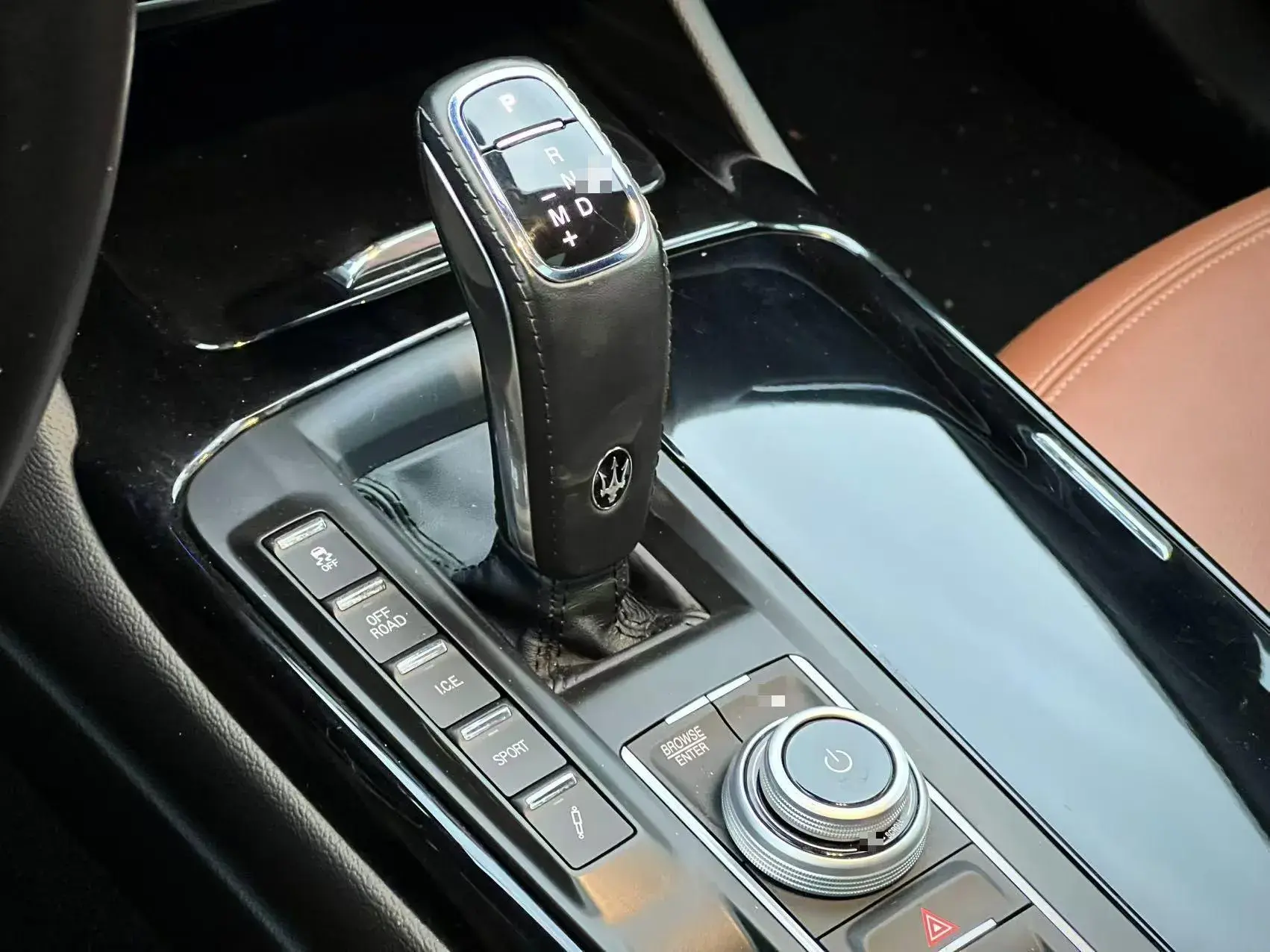 2022 MASERATI LEVANTE thumbnail 4