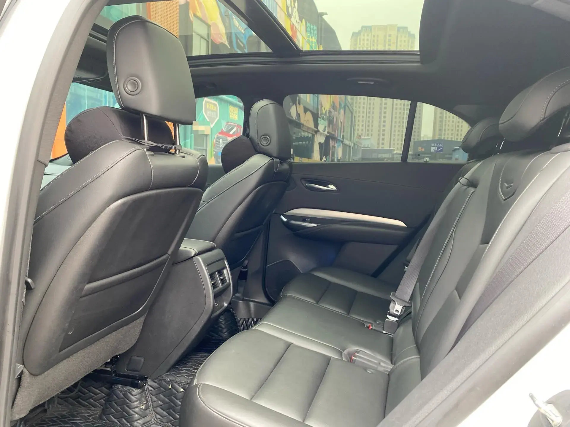 2021 CADILLAC XT4 thumbnail 4