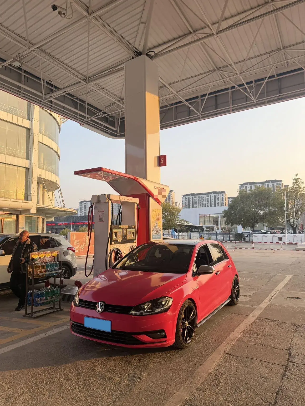 2018 VOLKSWAGEN GOLF view 1