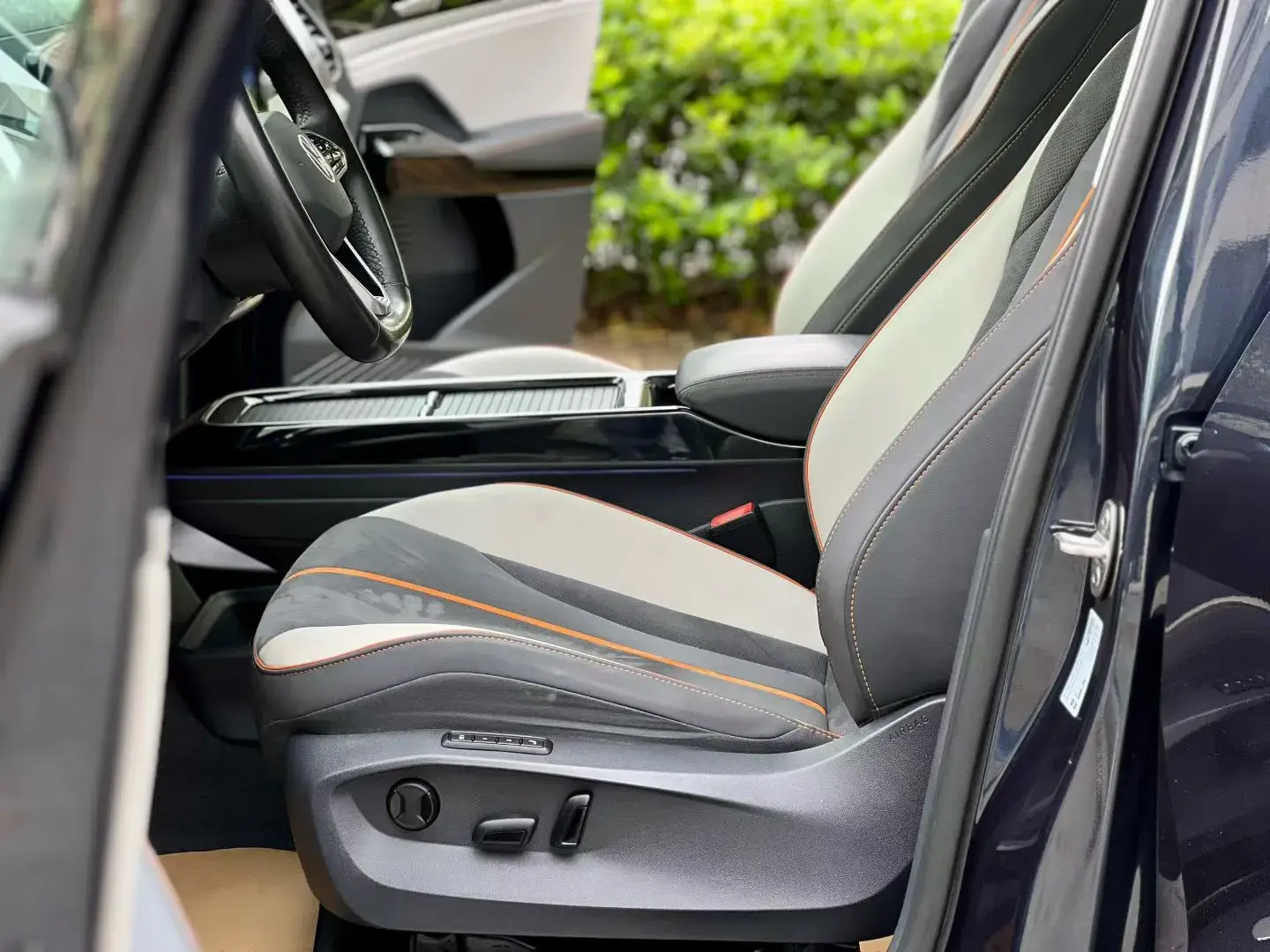 2022 VOLKSWAGEN ID.6 thumbnail 4