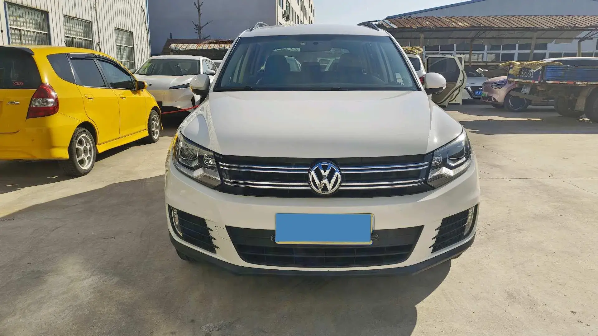 2017 VOLKSWAGEN TIGUAN thumbnail 2