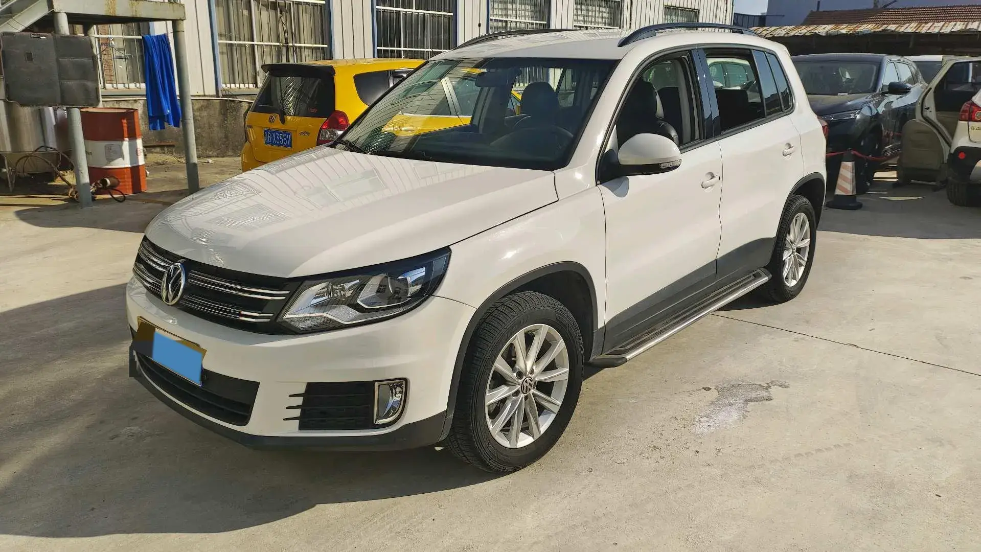 2017 VOLKSWAGEN TIGUAN view 1