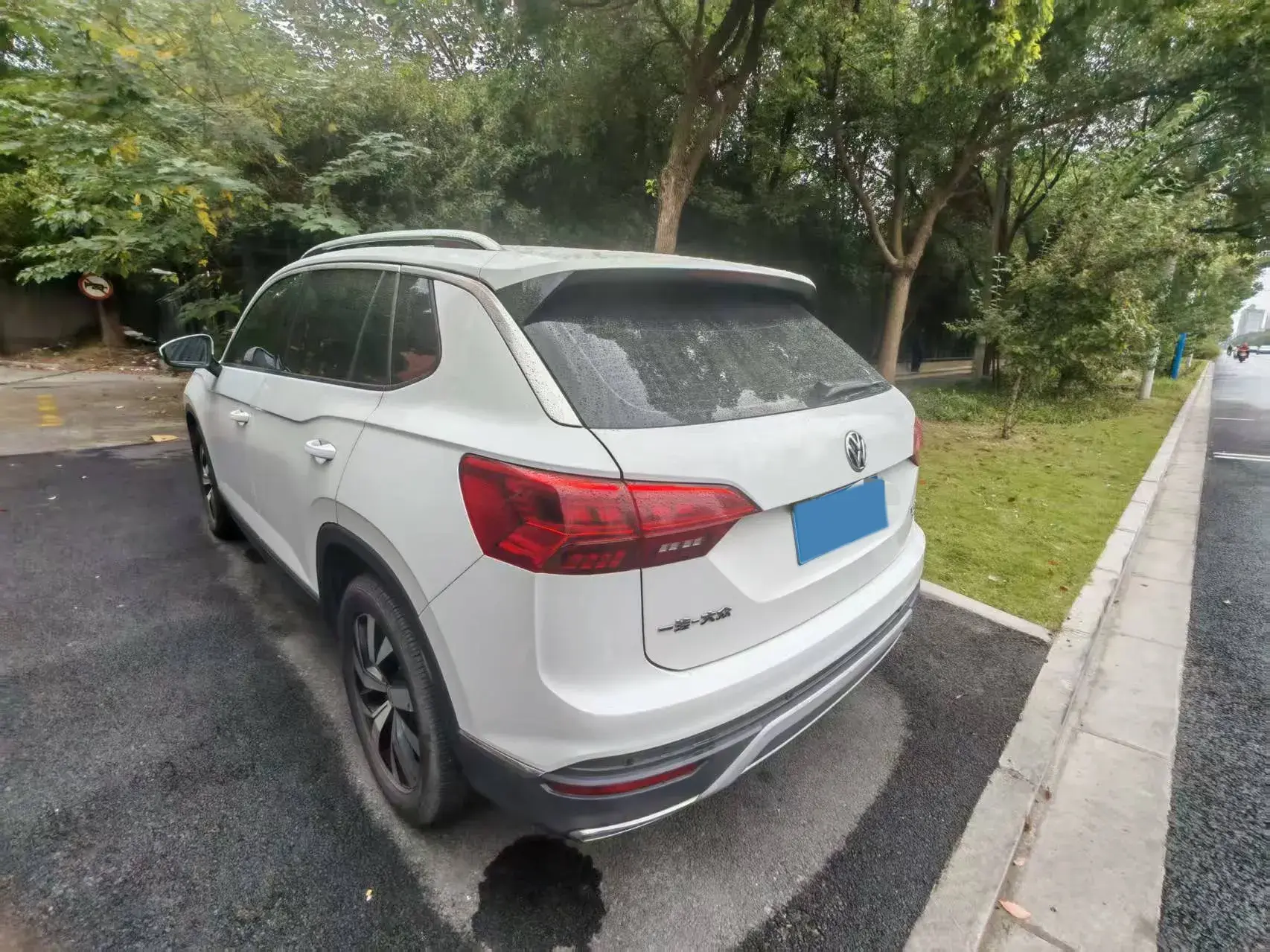 2019 VOLKSWAGEN TAYRON thumbnail 4