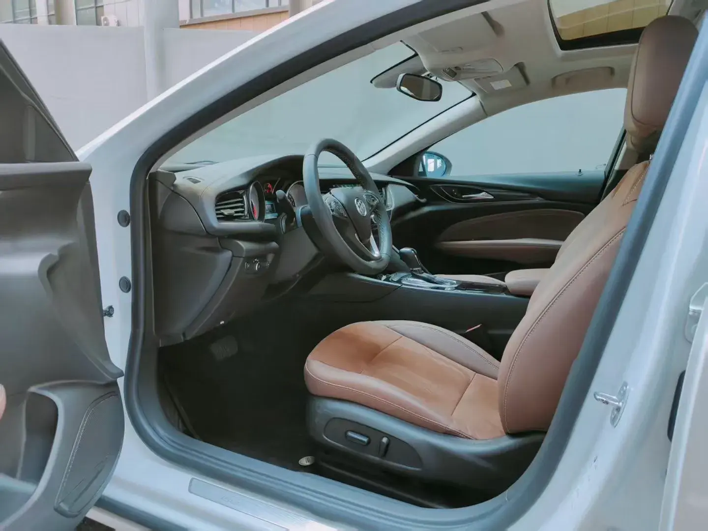 2019 BUICK REGAL thumbnail 4