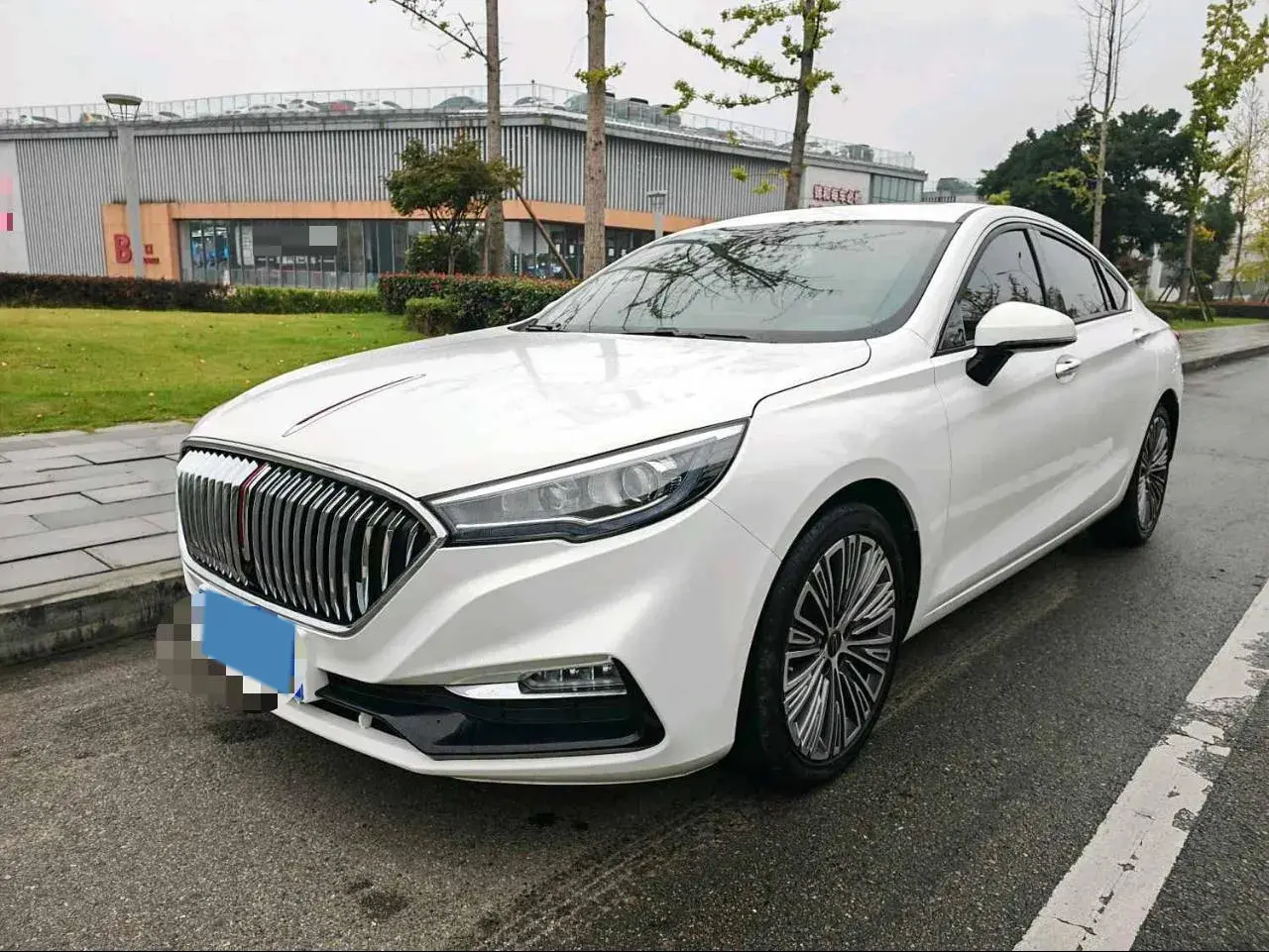 2022 HONGQI H5 view 1