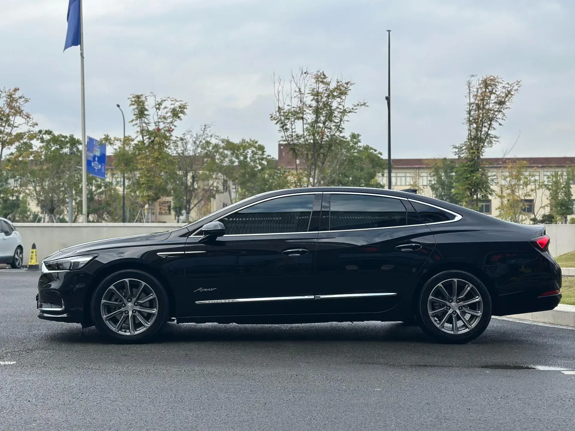 2022 BUICK LARCOSSE thumbnail 2