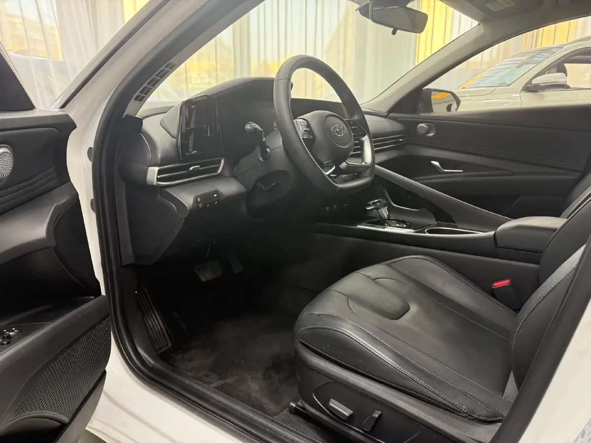 2021 Hyundai Elantra 1.5L 115HP L4 CVT,autocango,china used car exporter,china ev exporter,chinese used car exporter,chinese used ev exporter