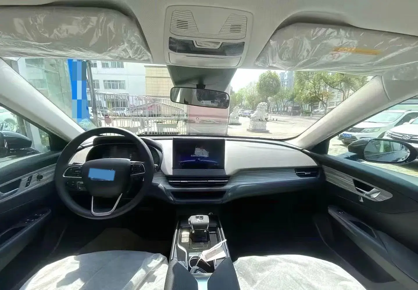 2023 HONGQI E-QM5 thumbnail 4