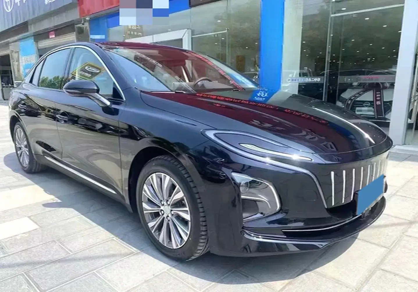 2023 HONGQI E-QM5 thumbnail 2