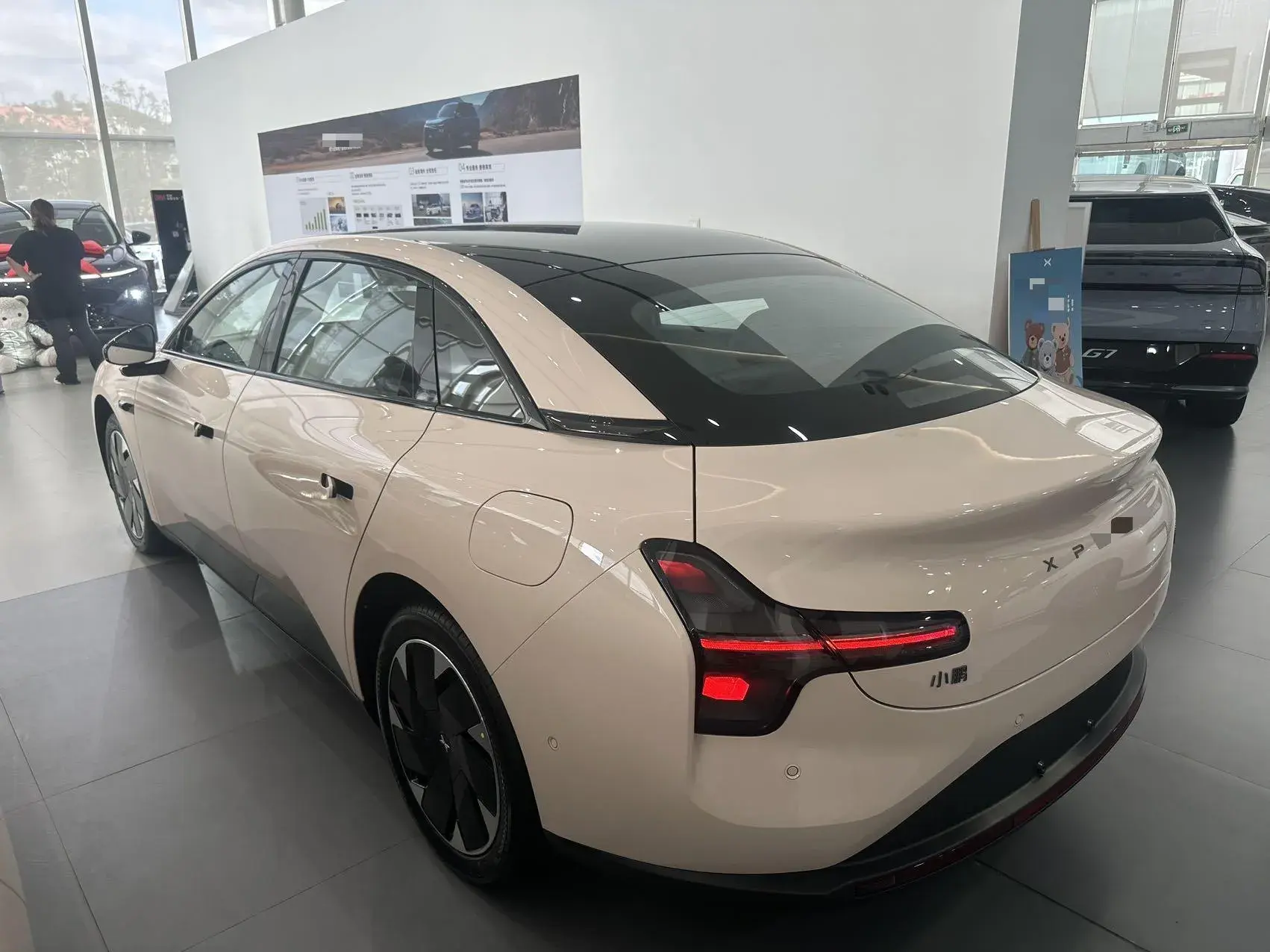 2025 XPENG MONA thumbnail 3