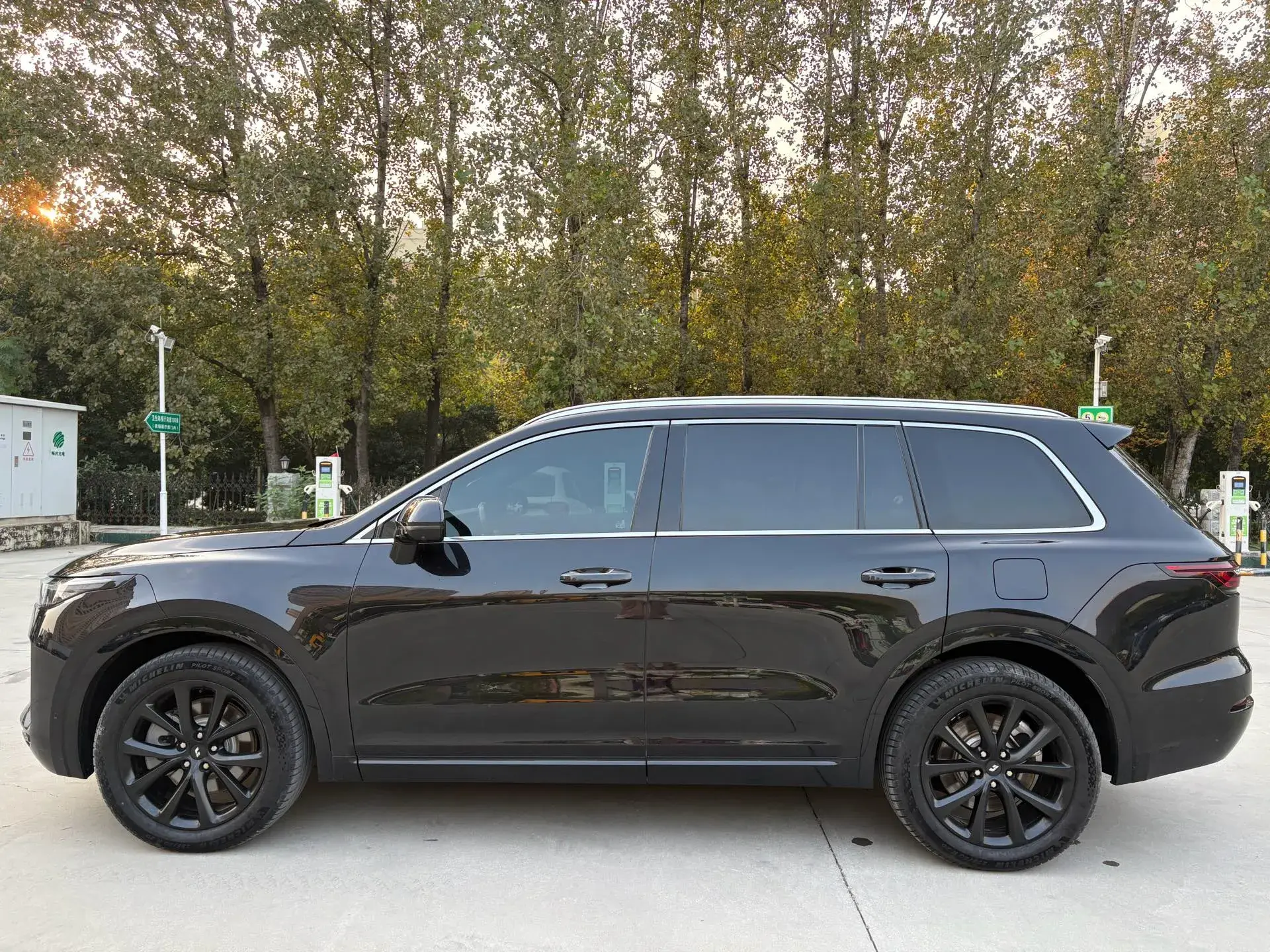 2021 LI ONE thumbnail 3