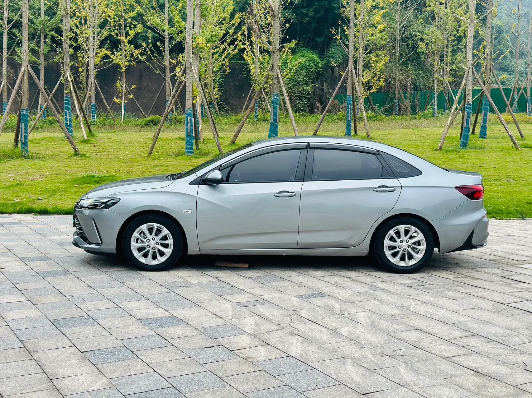 2023 CHEVROLET MONZA thumbnail 3