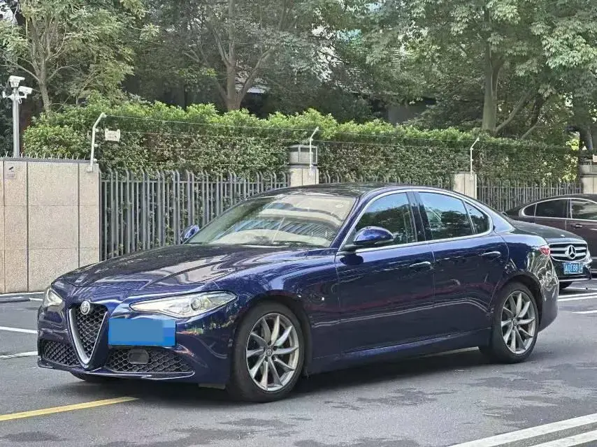 2017 ALFA ROMEO view 1
