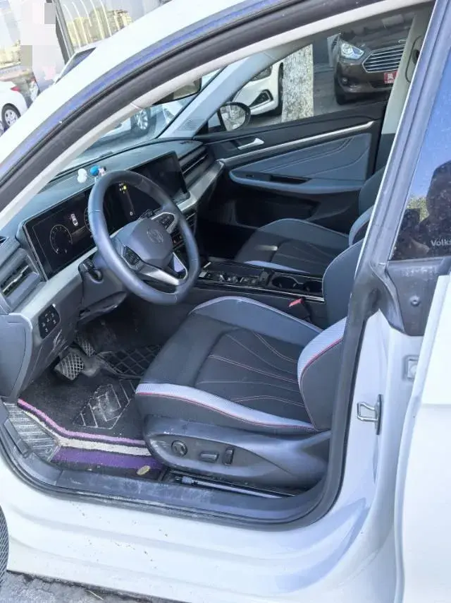 2024 VOLKSWAGEN LAMANDO thumbnail 2