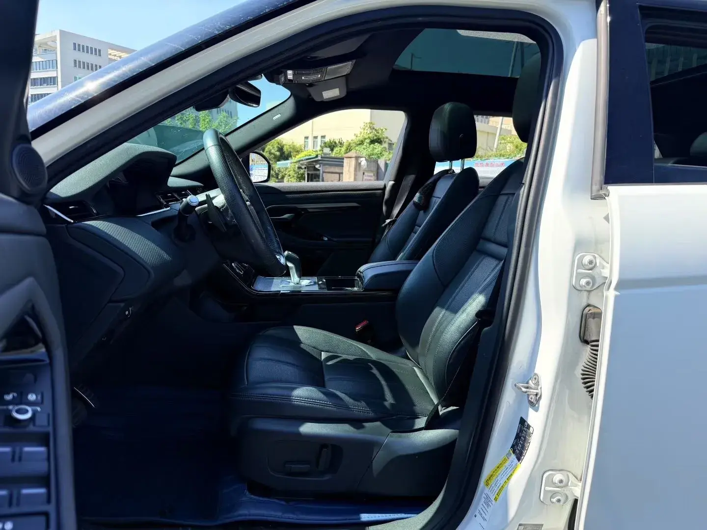 2021 LAND ROVER thumbnail 4