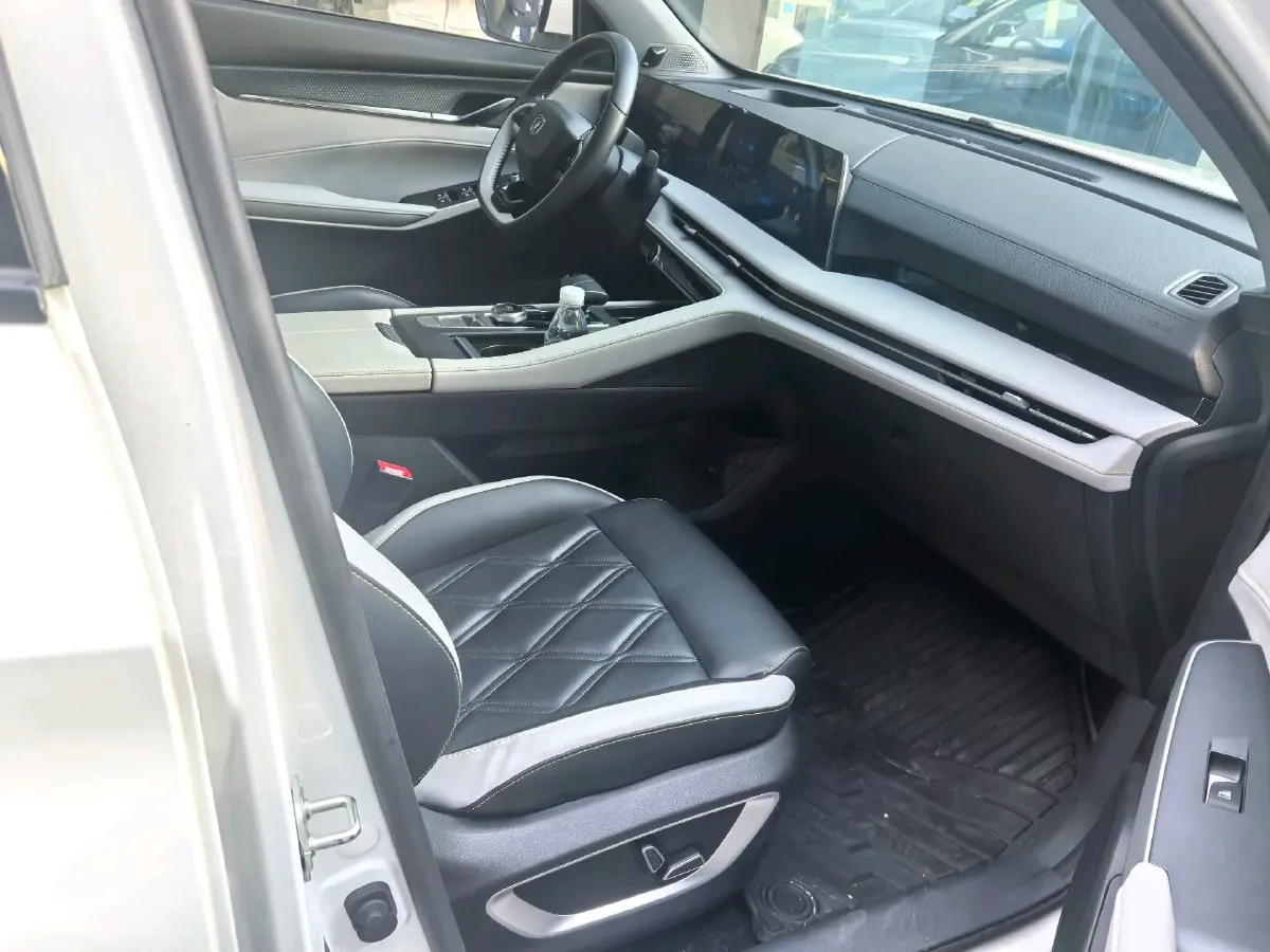 2023 ChangAn CS75 Plus iDD 1.5T 170HP L4 6TCT PHEV 28.39KWH,autocango,china used car exporter,china ev exporter,chinese used car exporter,chinese used ev exporter