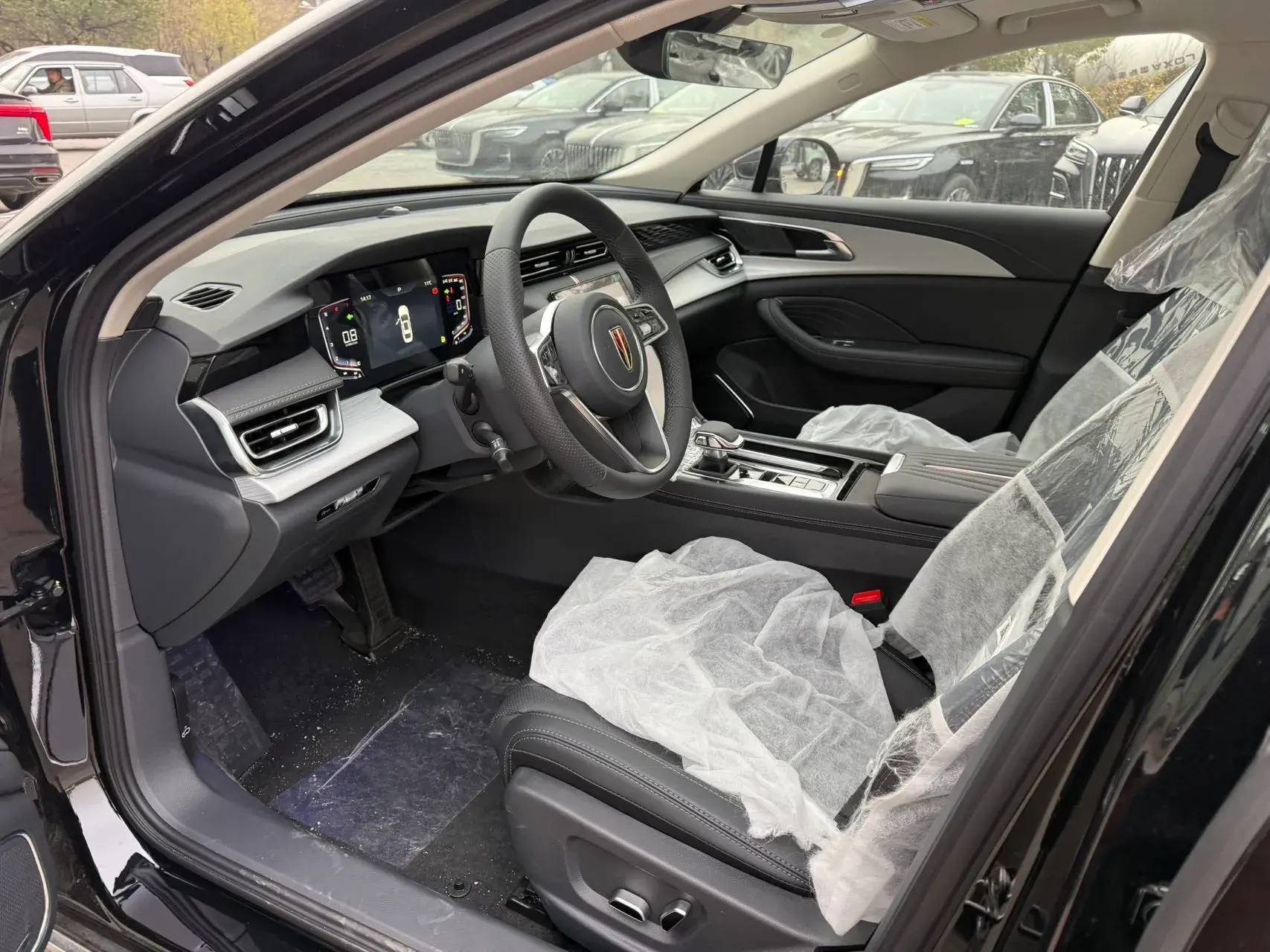 2025 HONGQI H5 thumbnail 3