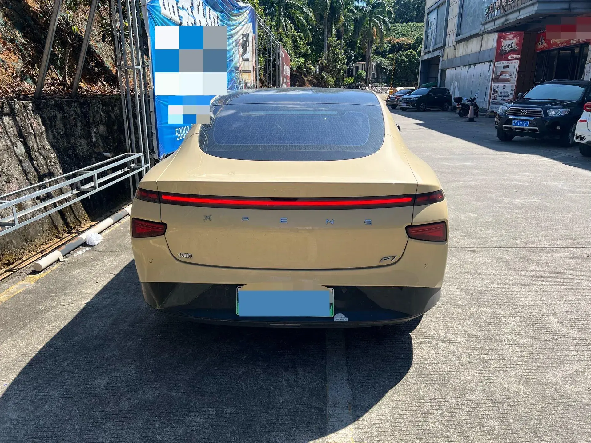 2020 XPENG P7 thumbnail 4