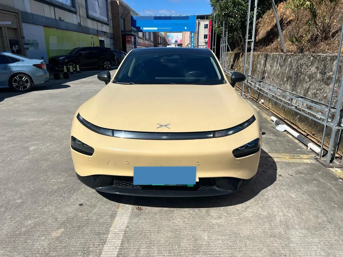 2020 XPENG P7 thumbnail 2