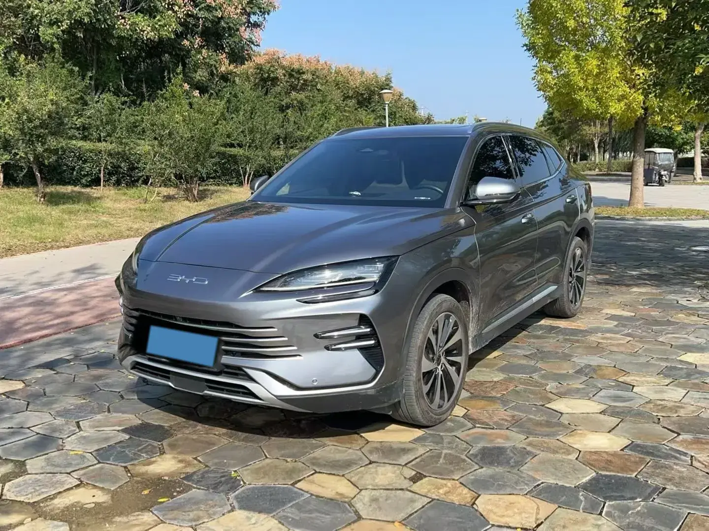 2023 BYD SONG view 1