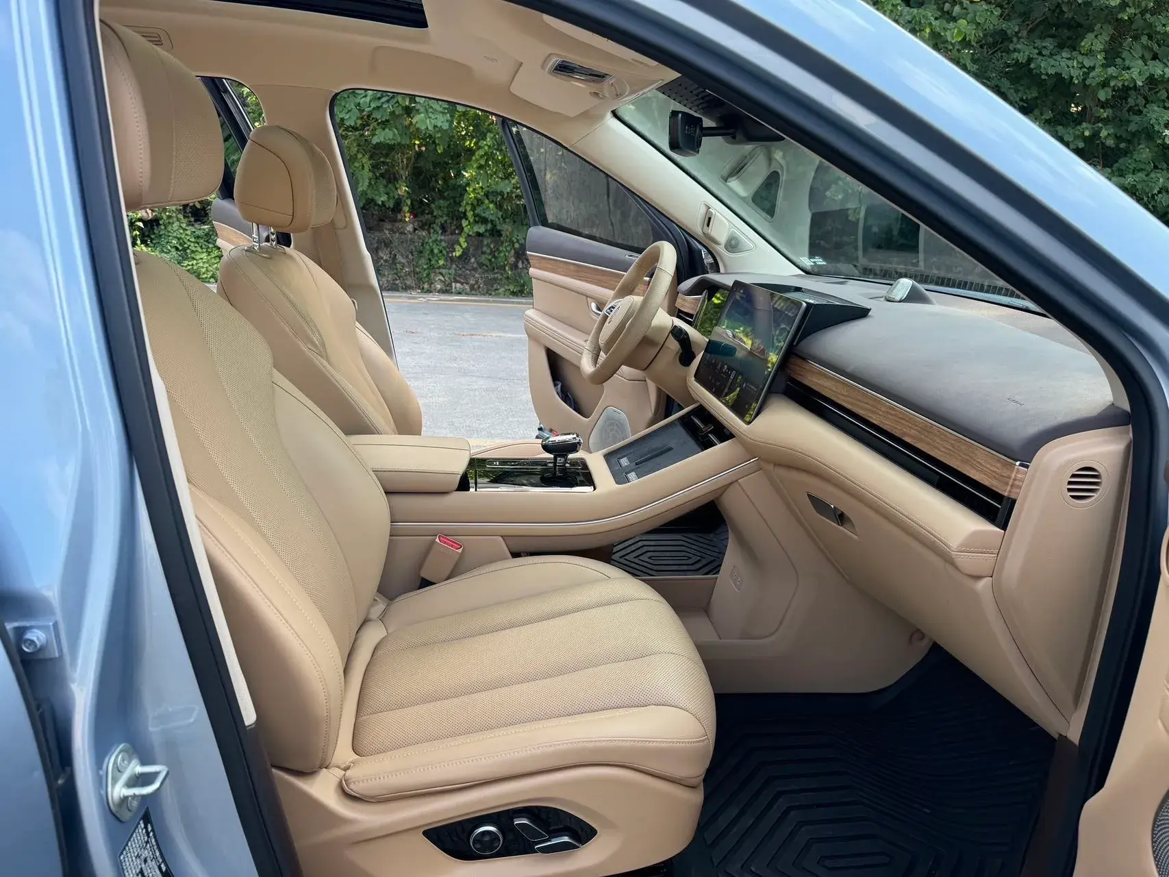 2024 AITO AITO thumbnail 3