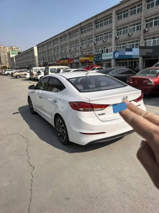 2019 HYUNDAI ELANTRA thumbnail 3