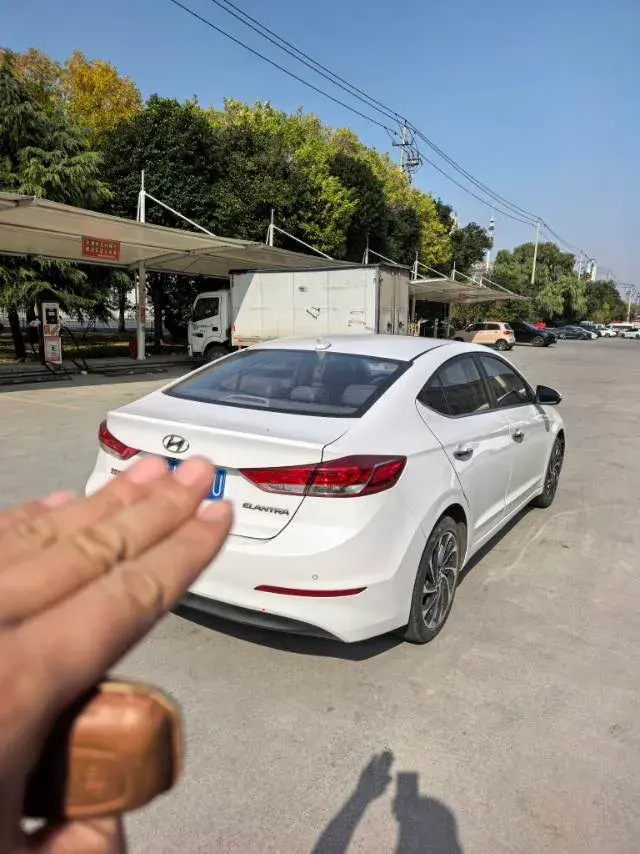 2019 HYUNDAI ELANTRA thumbnail 2