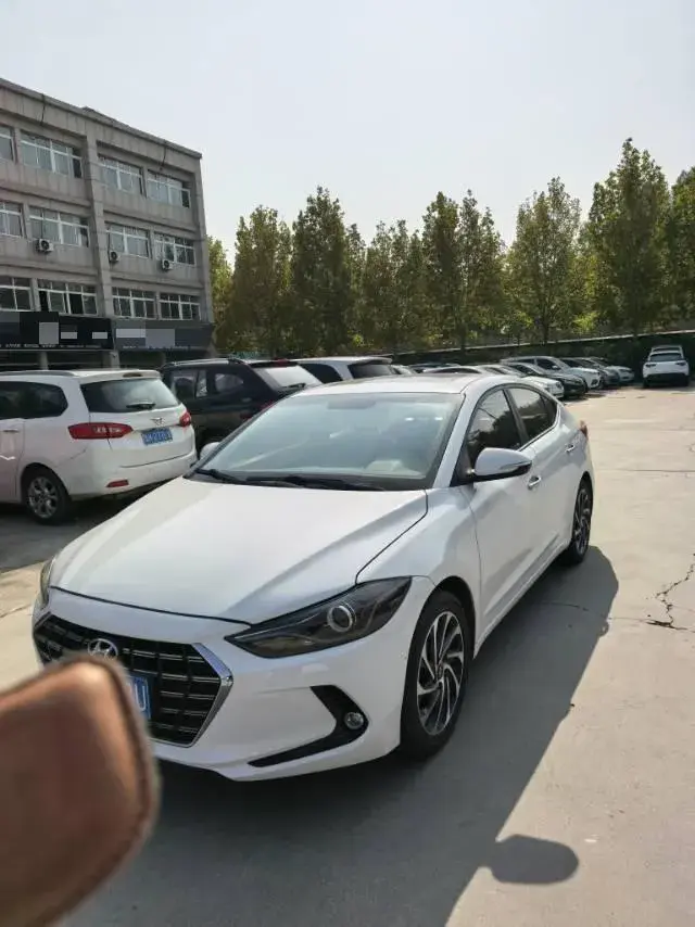 2019 HYUNDAI ELANTRA view 1