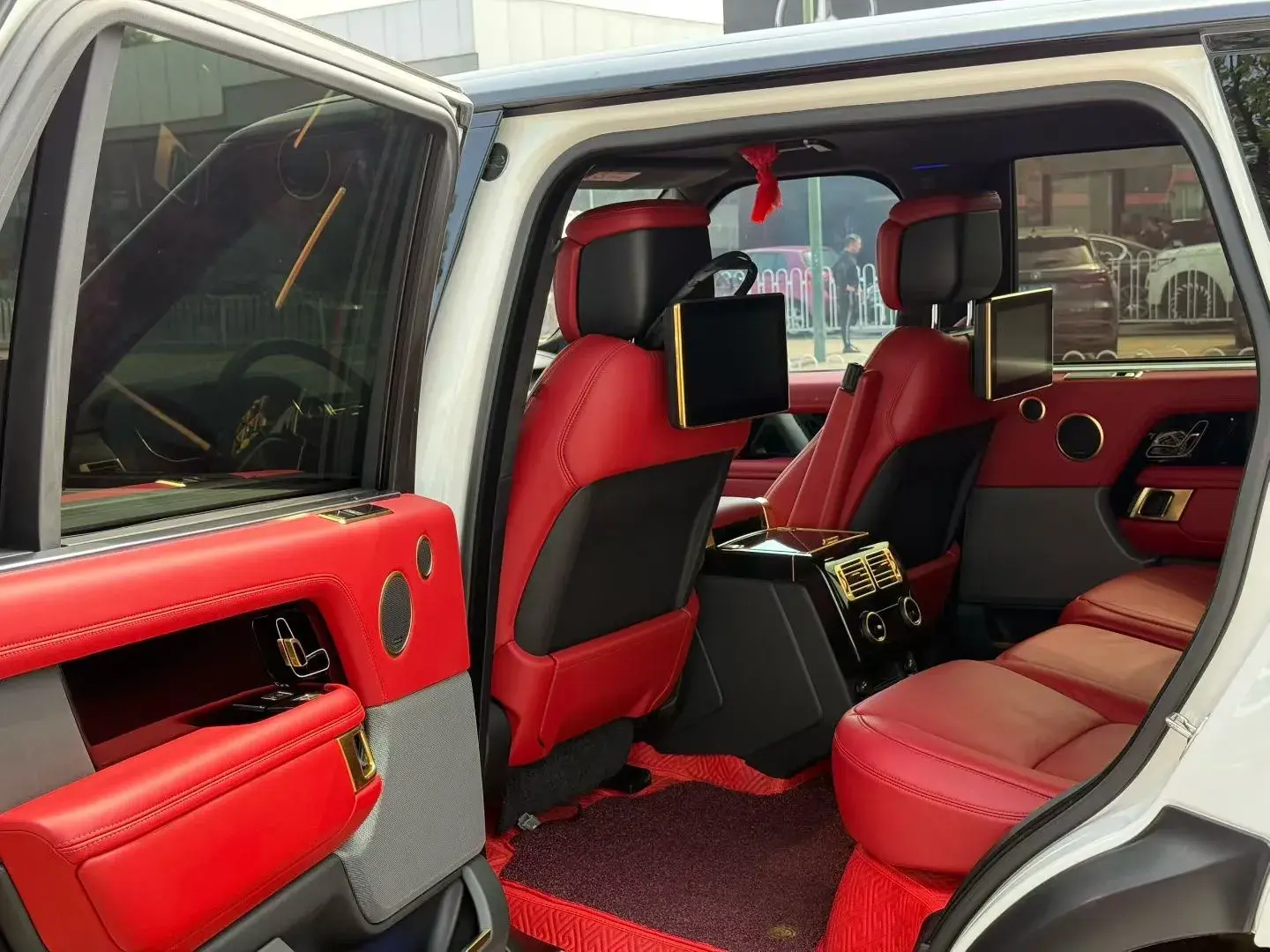 2018 LAND ROVER thumbnail 4