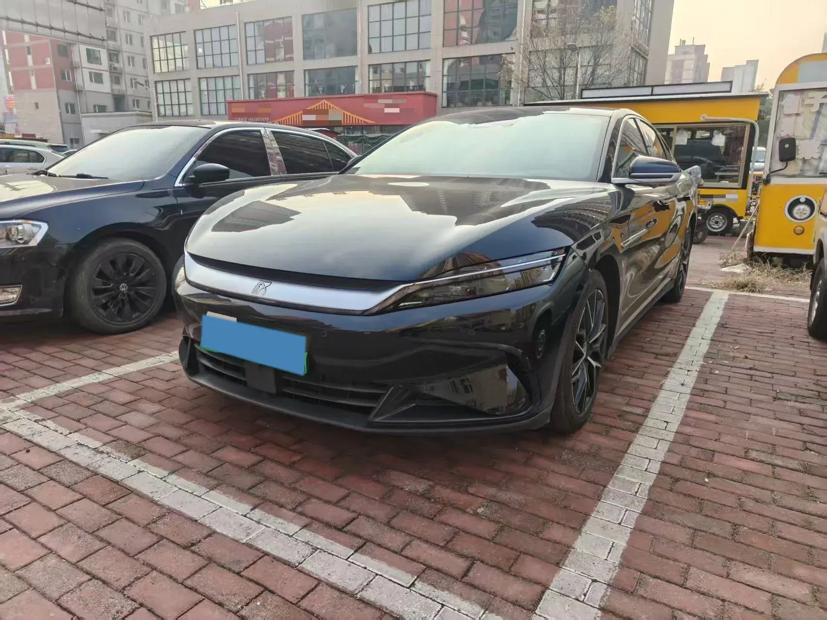 2025 BYD HAN view 1