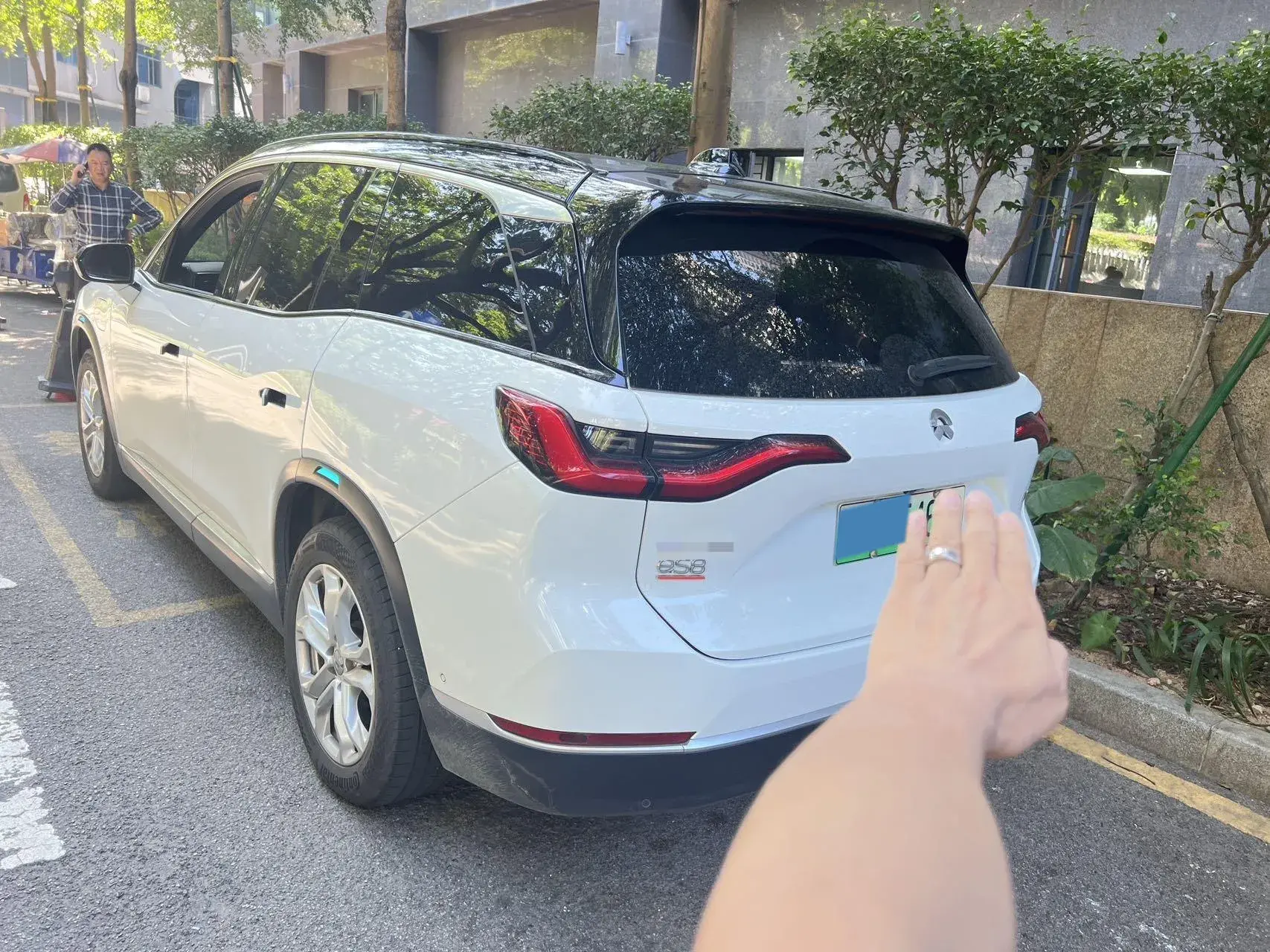 2020 NIO ES8 thumbnail 4