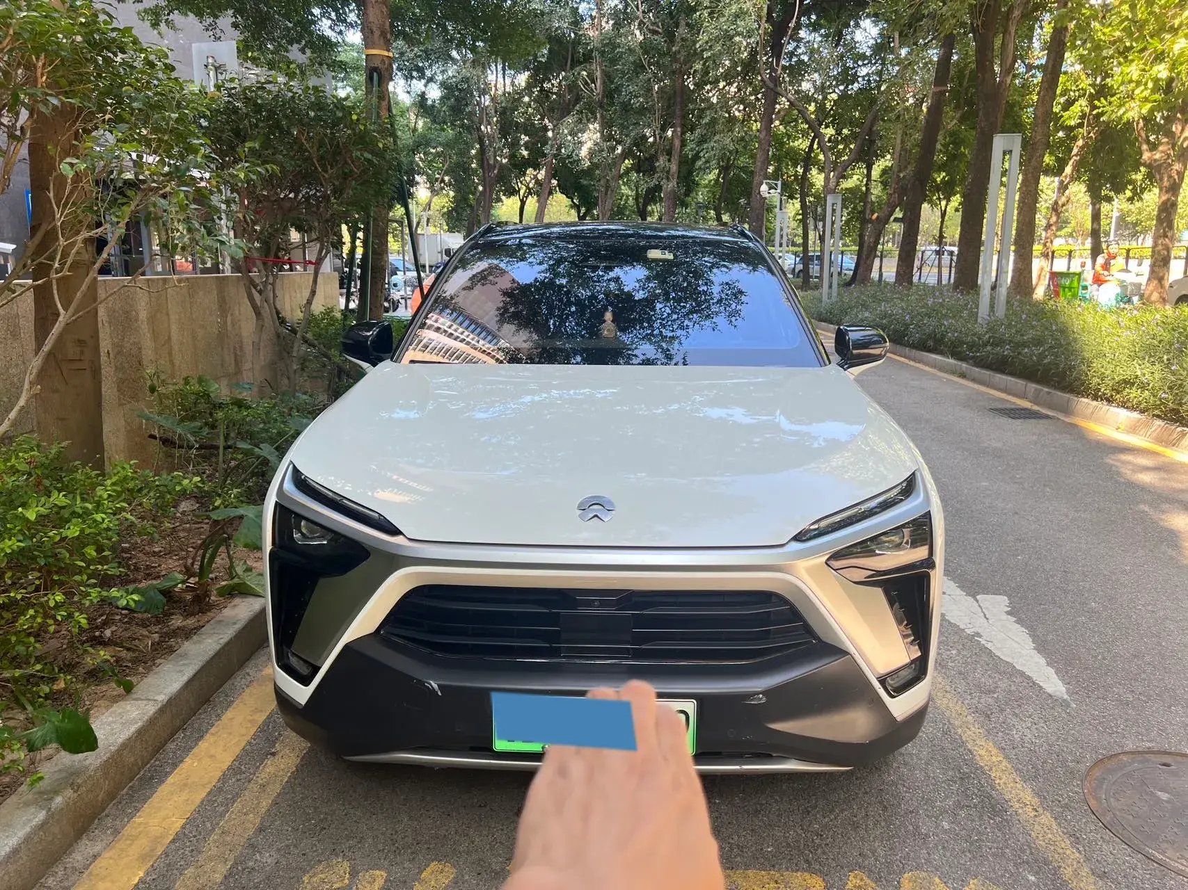 2020 NIO ES8 thumbnail 2