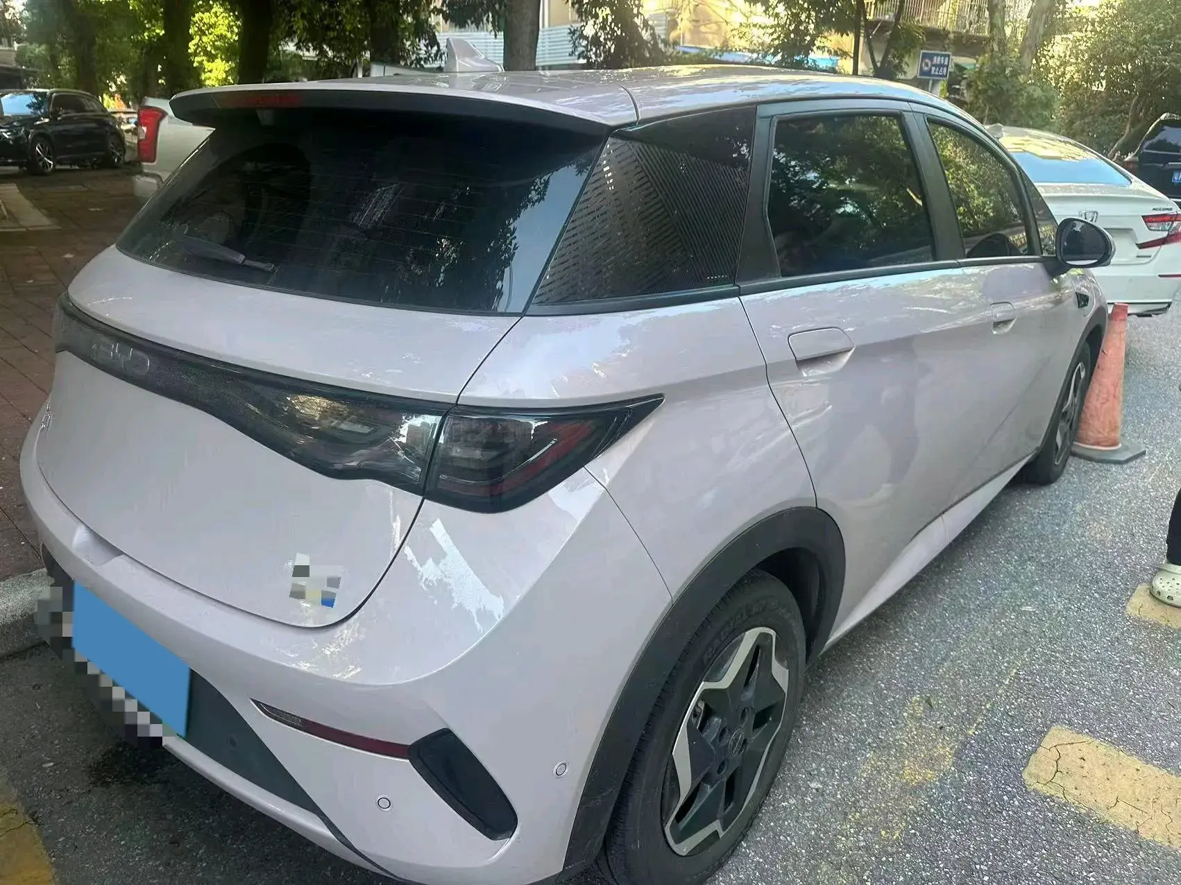 2025 BYD DOLPHIN thumbnail 2