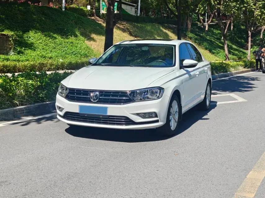 2017 VOLKSWAGEN BORA view 1