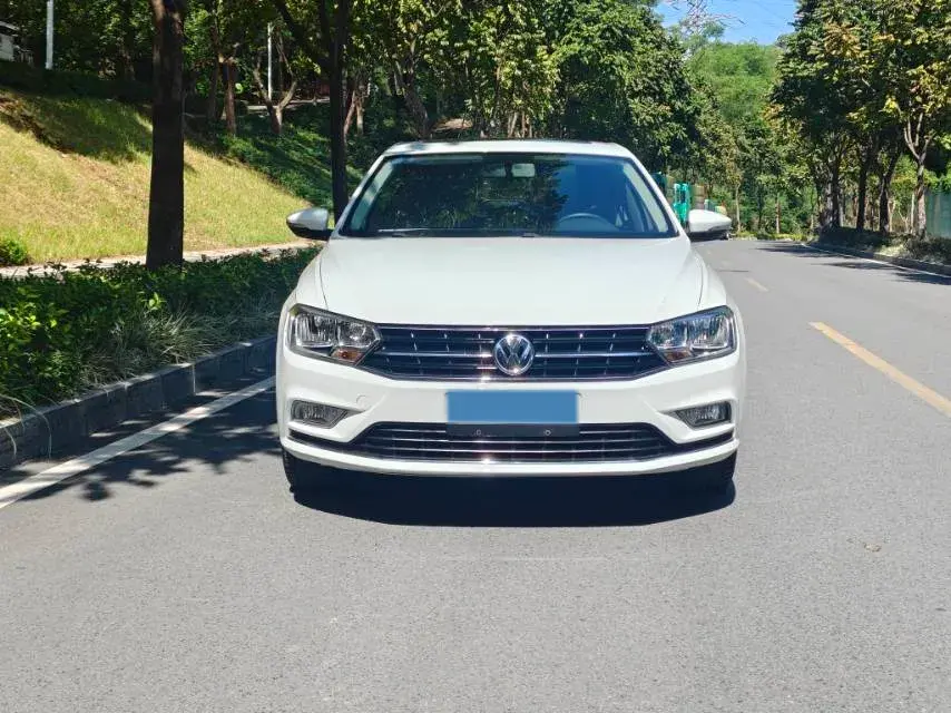 2017 VOLKSWAGEN BORA thumbnail 2