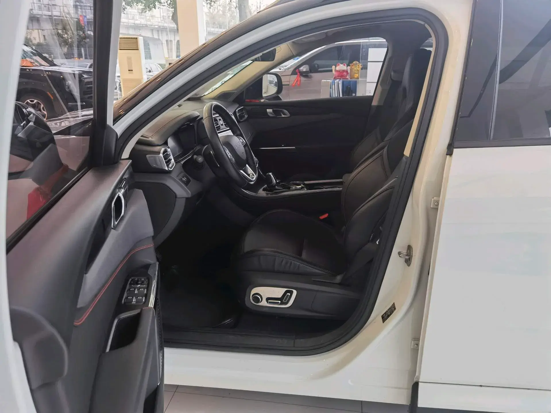 2017 LYNK&CO 01 thumbnail 4