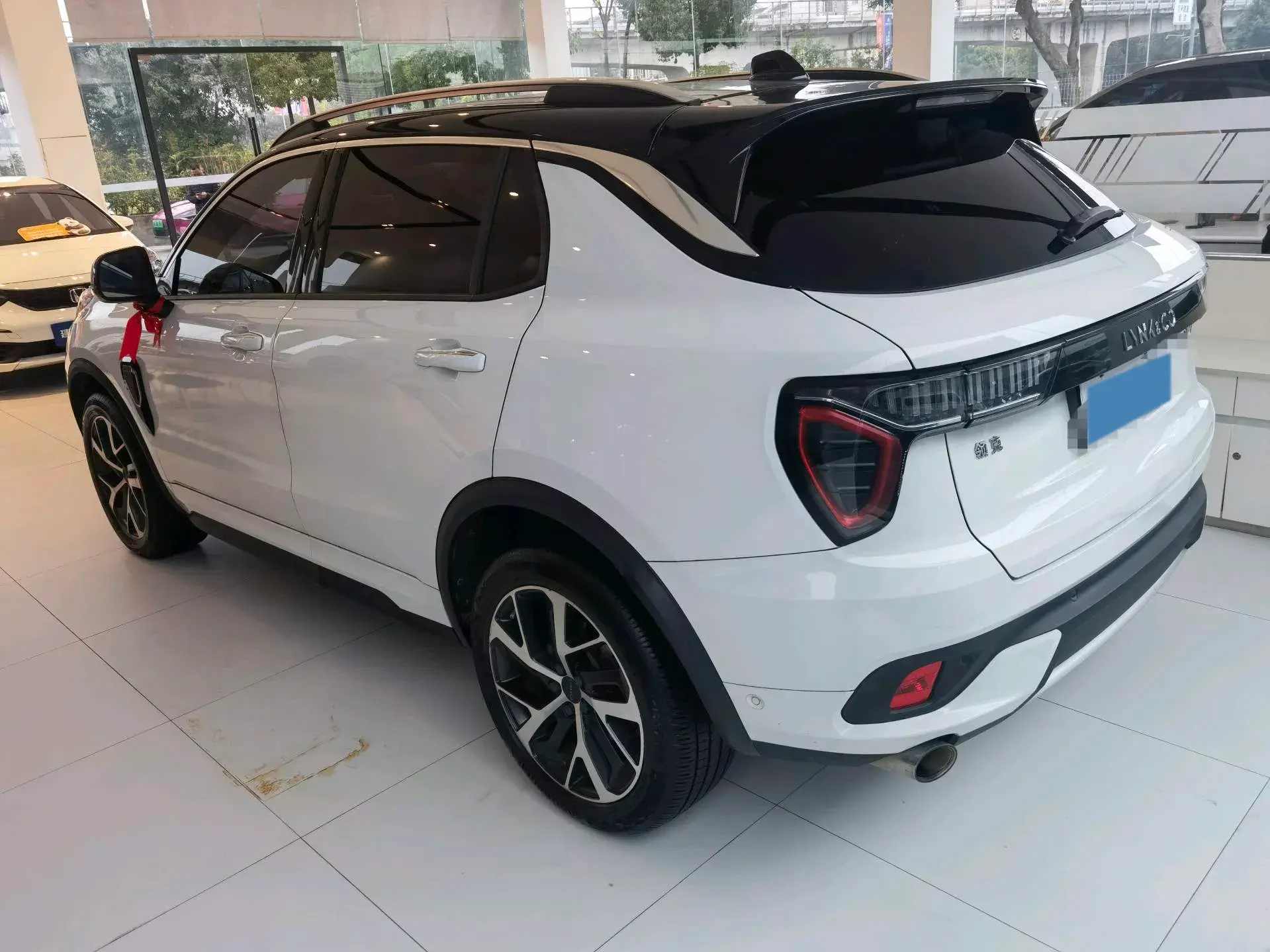 2017 LYNK&CO 01 thumbnail 2