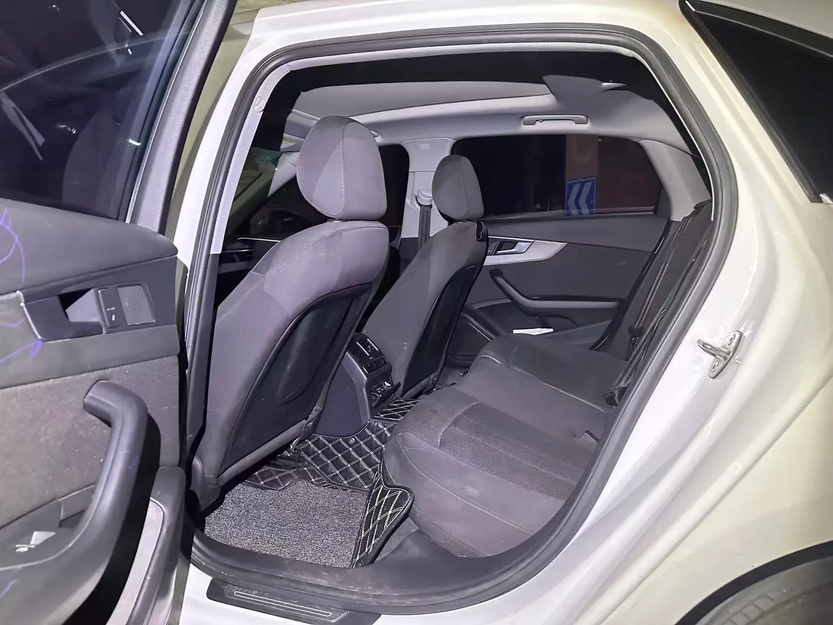 2019 AUDI A4L thumbnail 4