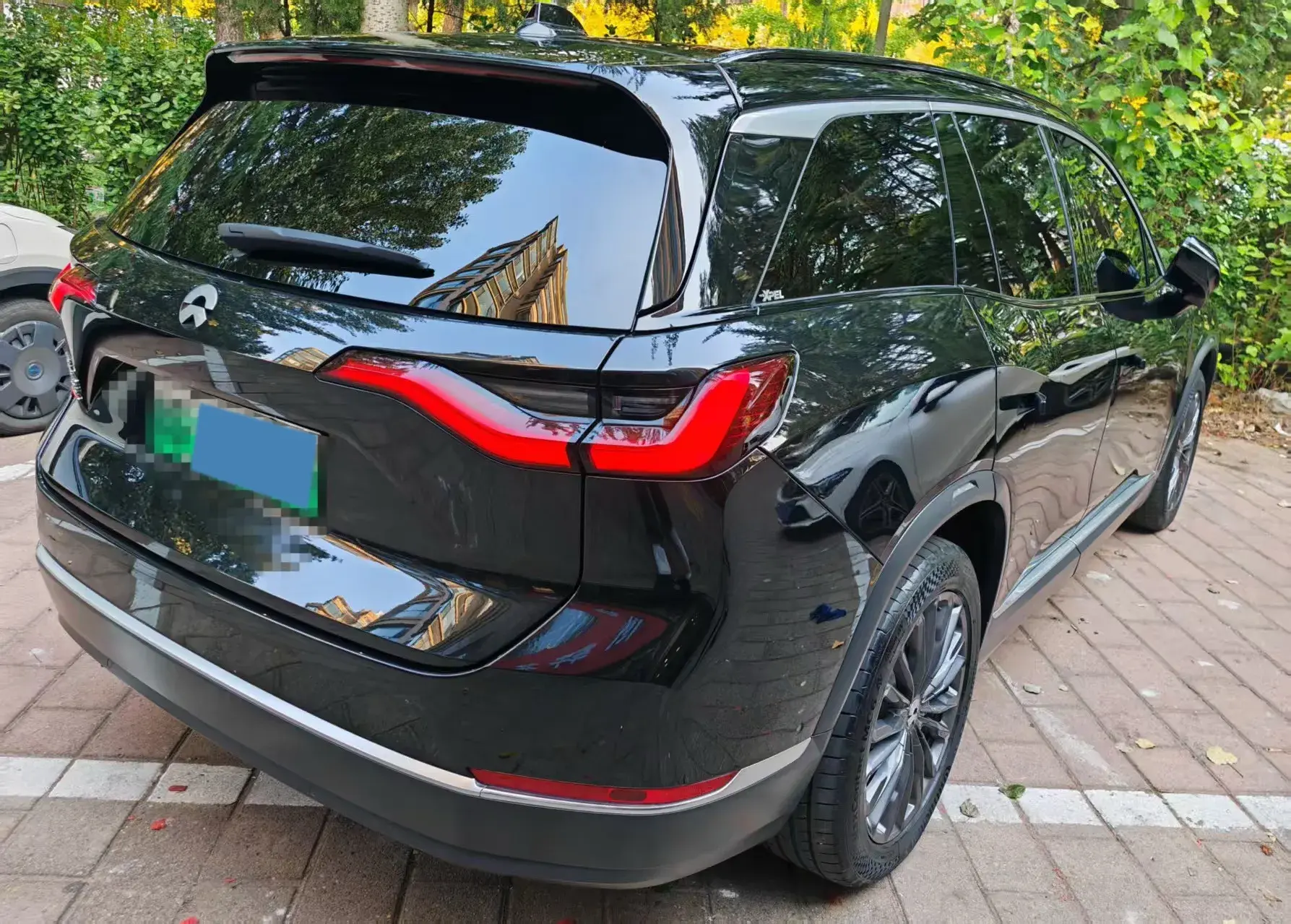 2022 NIO ES8 thumbnail 3