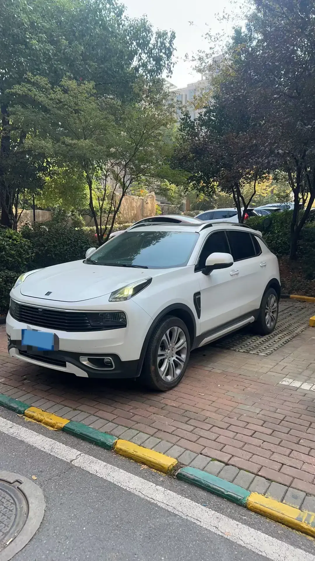 2019 LYNK&CO 01 view 1