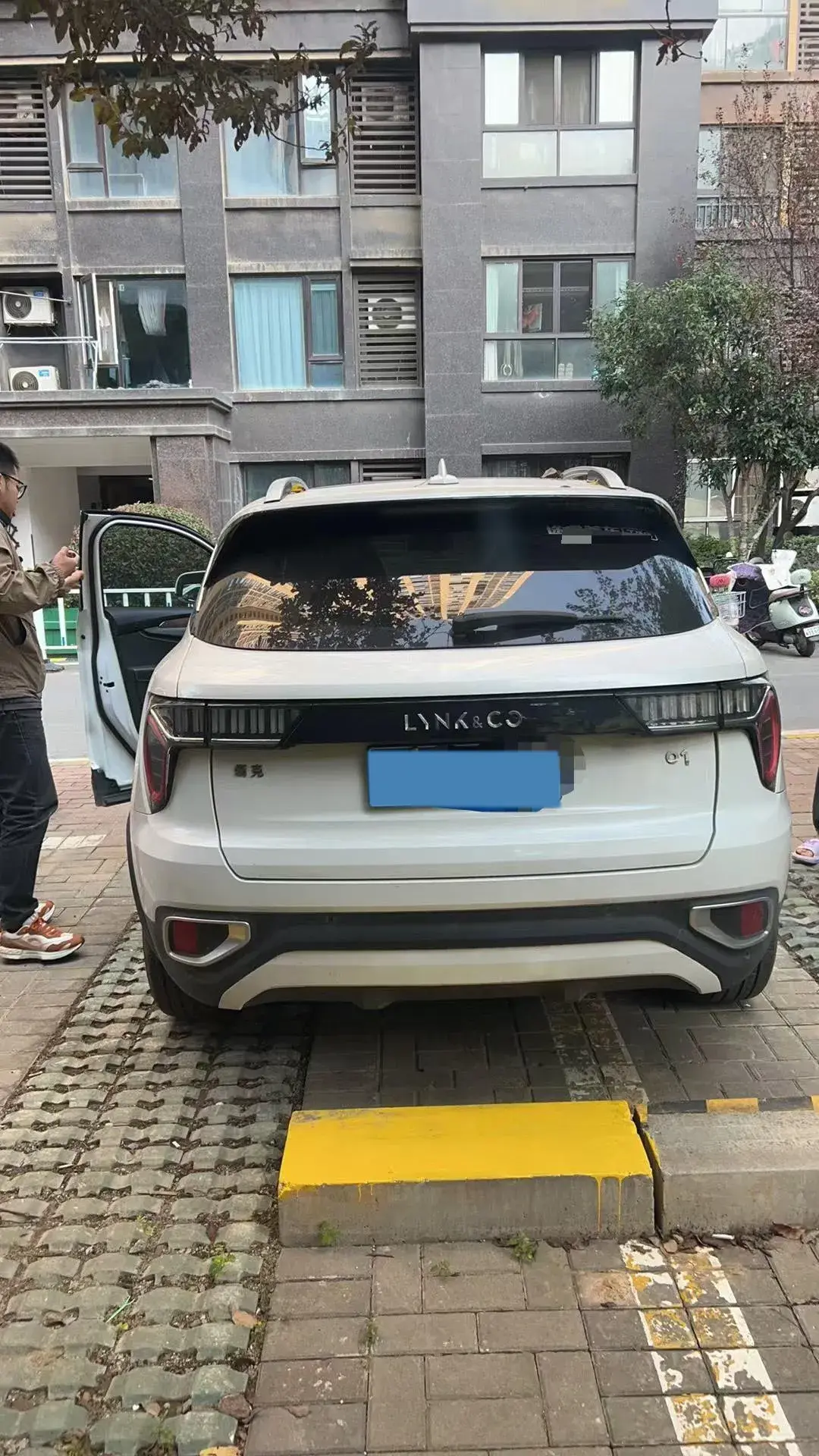 2019 LYNK&CO 01 thumbnail 3