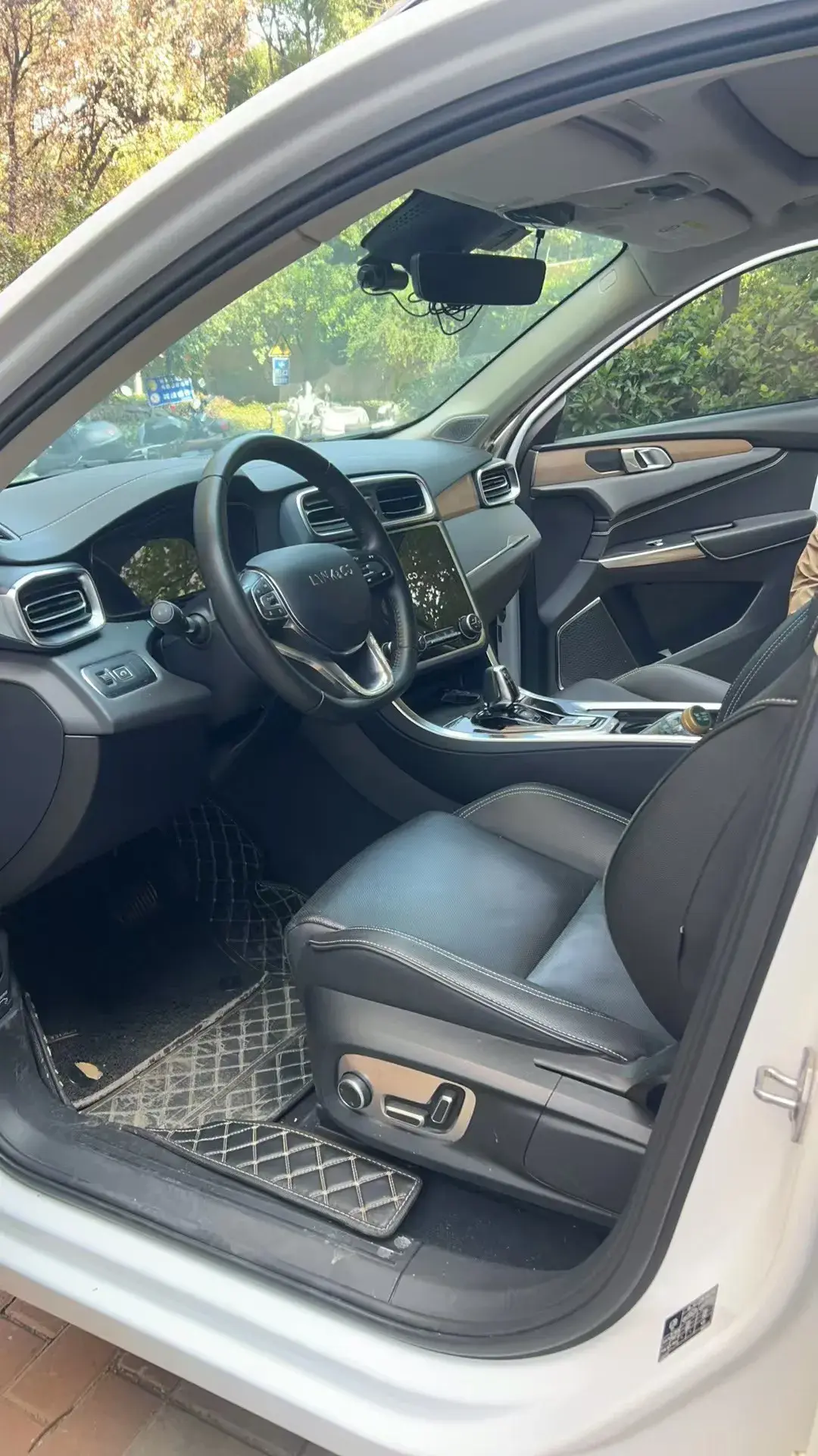 2019 LYNK&CO 01 thumbnail 4