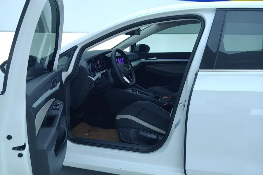 2021 VOLKSWAGEN GOLF thumbnail 4